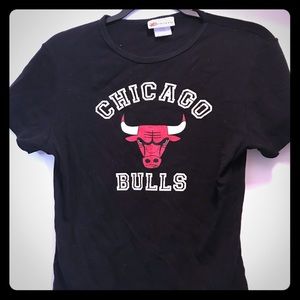 Female Chicago Bulls Basketball Tee. Size Large.
